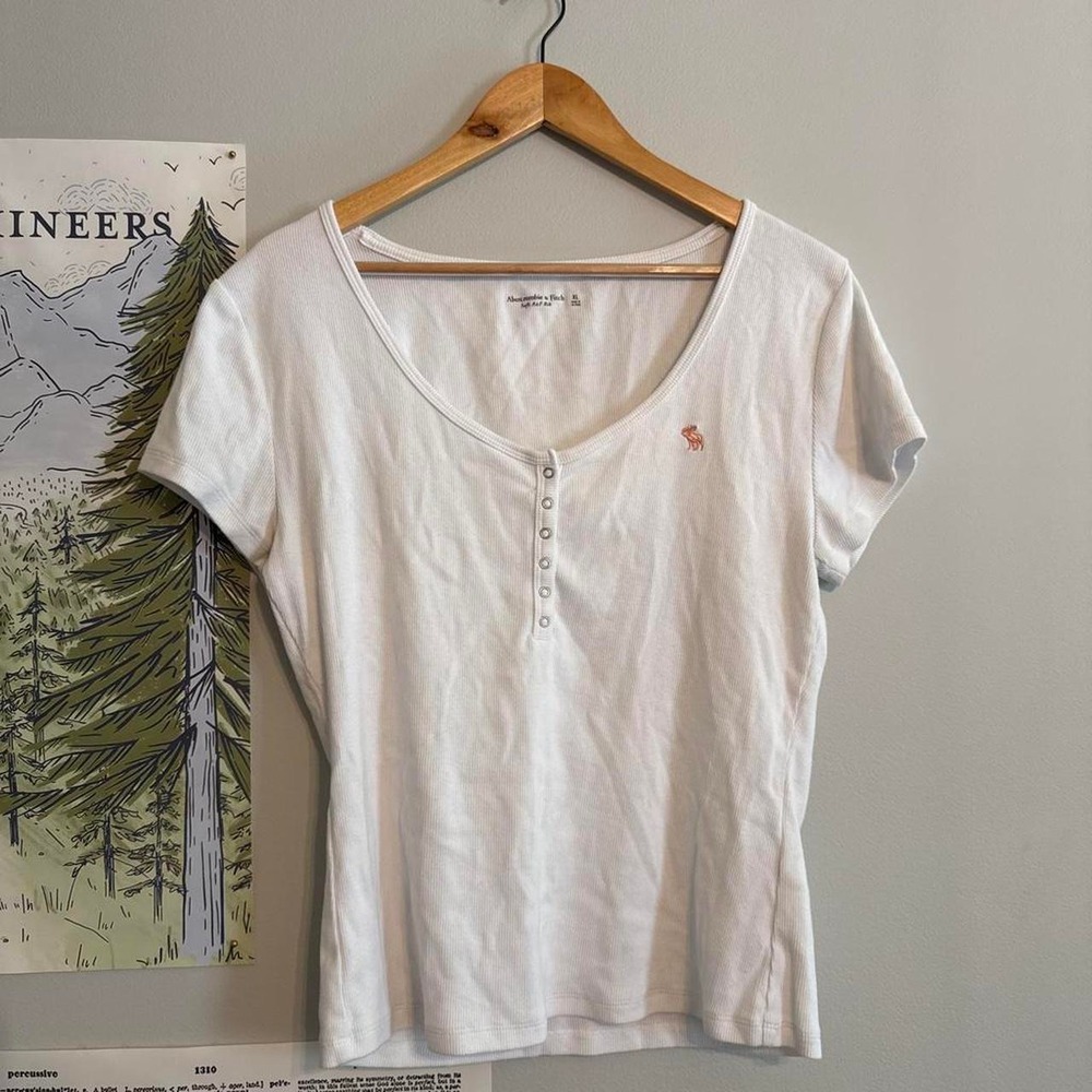 Abercrombie and Fitch White Ribbed Scoop Neck Henley Tee Pink Moose Logo Y2K